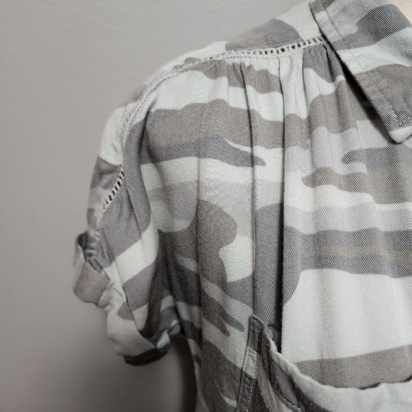 Maurices camo utility button down size small - Picture 4 of 11